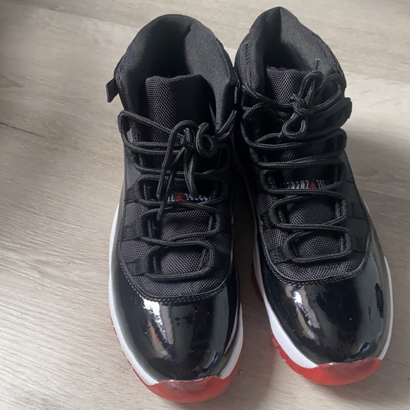 Bred 11s jordans size 8.5 new only work twice - Picture 4 of 4